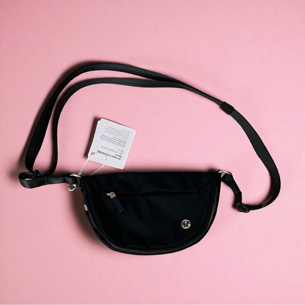 lululemon athletica Sleek Black Crossbody Bag 2L